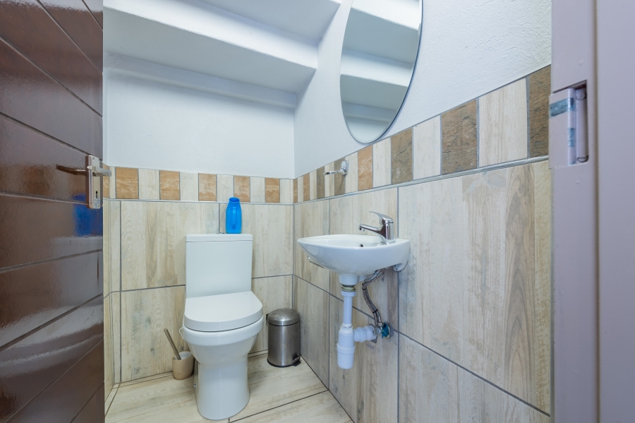 4 Bedroom Property for Sale in Geelhoutpark North West
